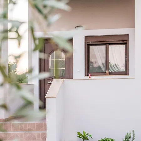 Kyma Luxury Anevato